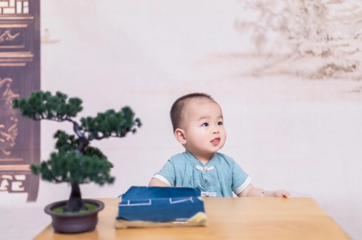 南平怀孕肚子中间凹两边凸